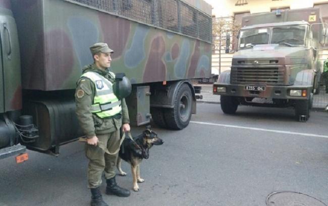 Поліція організувала пропускний режим до місця протесту під Радою