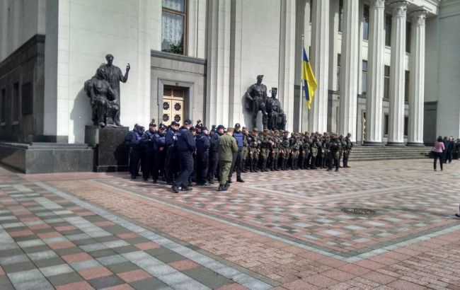 Поліція посилює охорону урядового кварталу