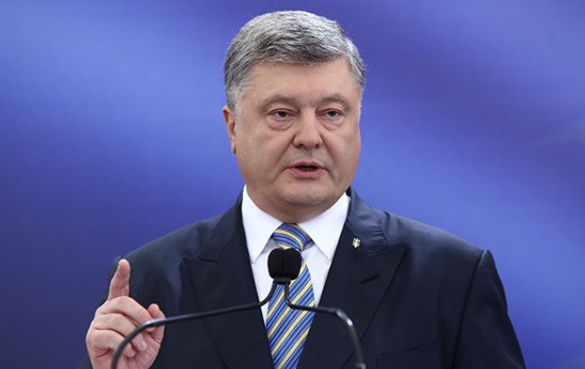 Порошенко заявил, что уже более 4 млн украинцев получили биометрические паспорта 