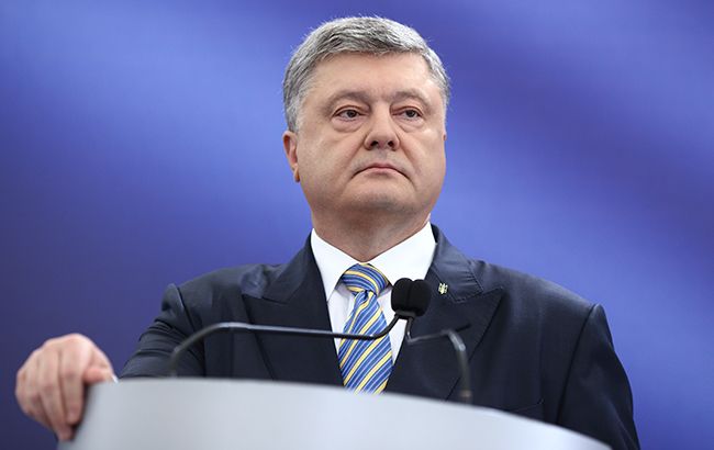 Комплектацию контрактной армии завершат в ближайшее время, - Порошенко