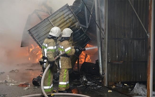 Під Харковом в результаті пожежі на підприємстві загинула людина