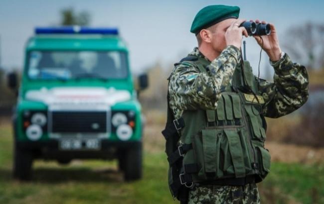 Украинский пограничник спас мигранток, которые провалились под лед