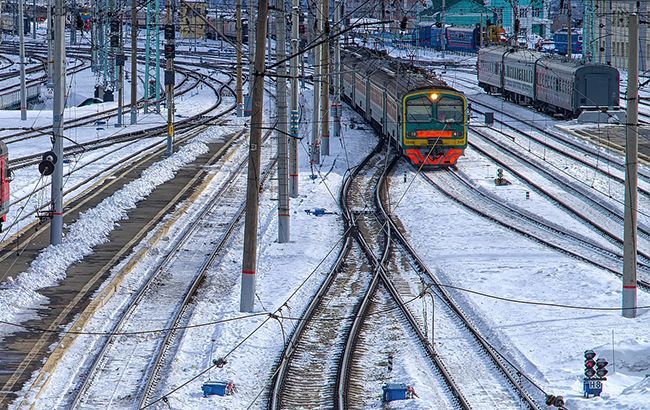 Негода в Україні: "Укрзалізниця" повідомляє про затримку 30 поїздів