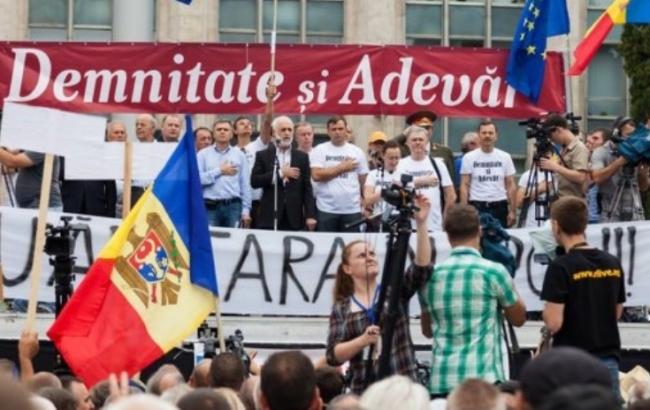 Митинг в Молдове: активисты провели первую ночь в центре Кишинева