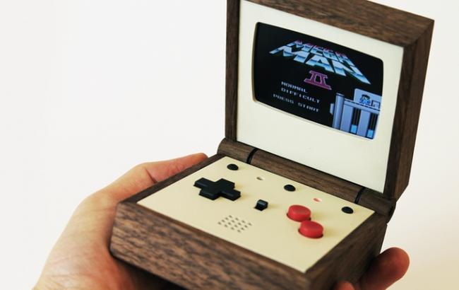 Шведский дизайнер представил деревянную ретроконсоль для компьютерных игр