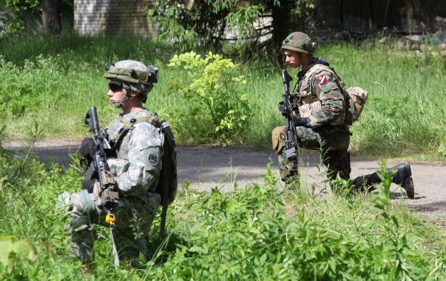 Латвия может ввести военную службу для женщин и граждан в эмиграции