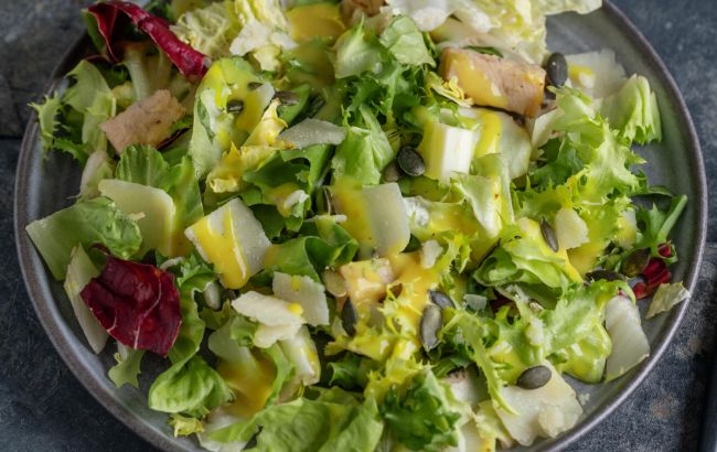 Додайте всього 1 інгредієнт у ваш салат "Цезар" і він стане в рази смачніший