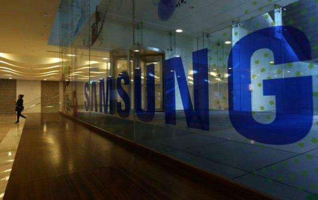 Samsung запатентував згортається в рулон телевізор