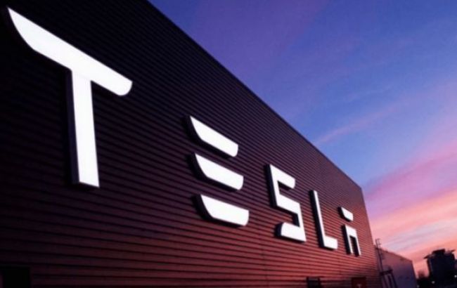 На заводі Tesla в США стався спалах COVID: майже 500 працівників заразилися