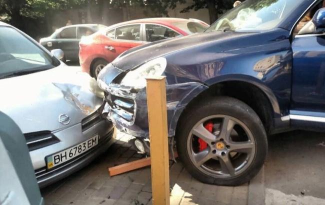 В Одессе известный адвокат спровоцировал ДТП с пятью машинами: пострадали дети (фото, видео)