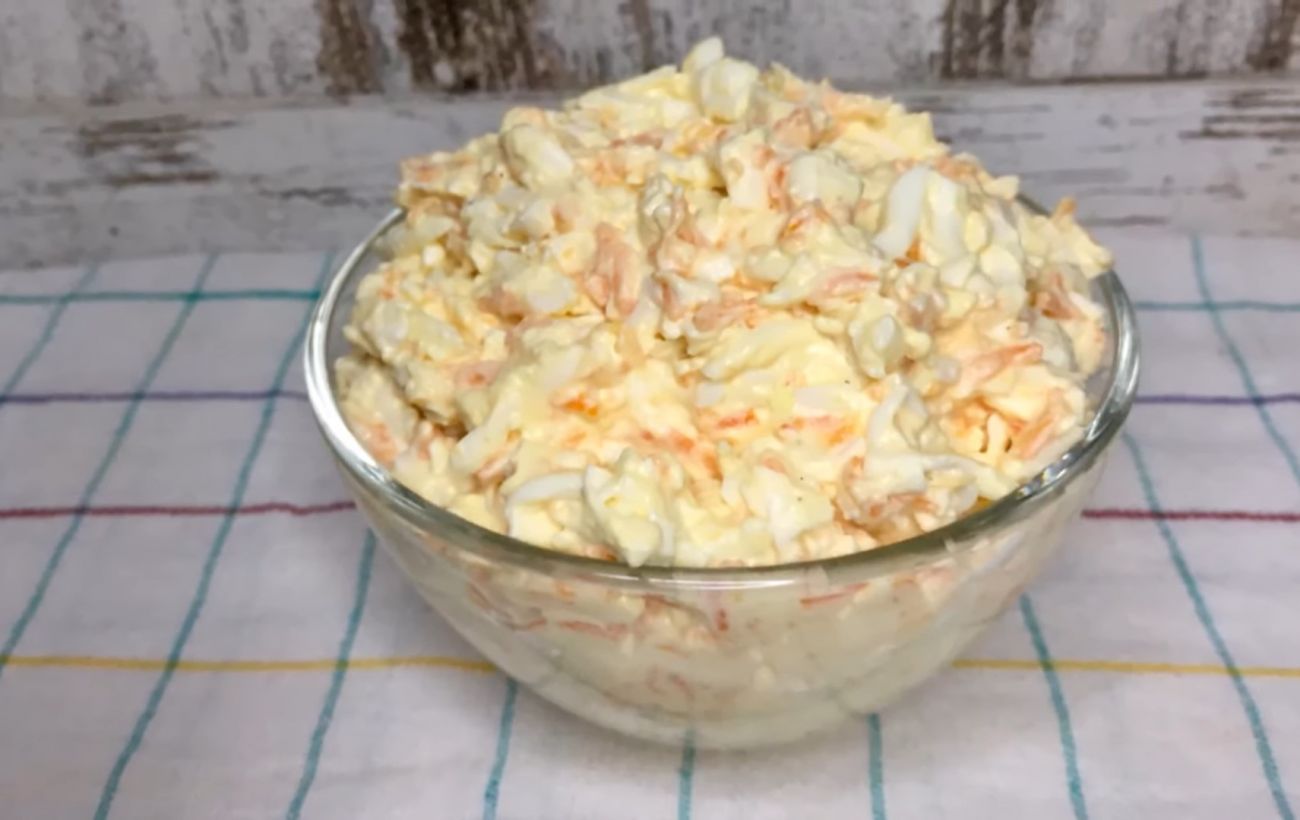 Салат Белочка из плавленного сырка - рецепт с фото