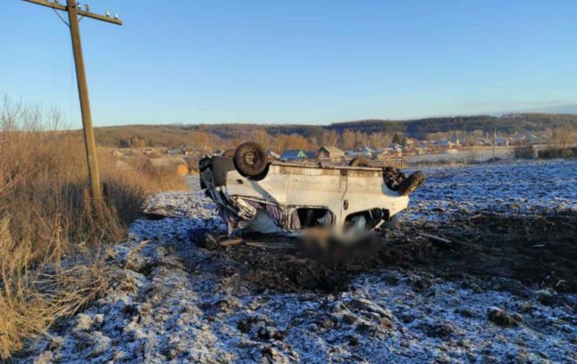 В Харківській області перекинулася автівка: двоє загиблих