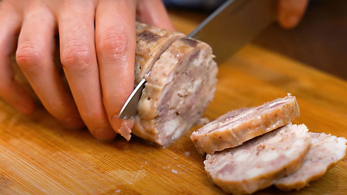 Домашняя колбаса из курицы - рецепт с пошаговыми фото | Меню недели