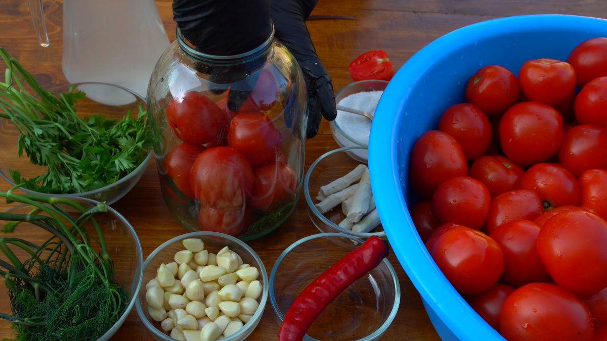 Заготовки из помидоров - рецепты консервирования томатов