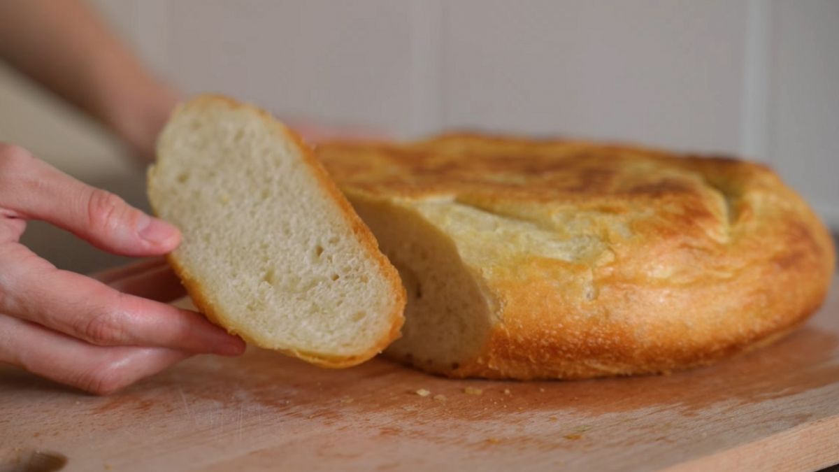 Белый хлеб на сковороде