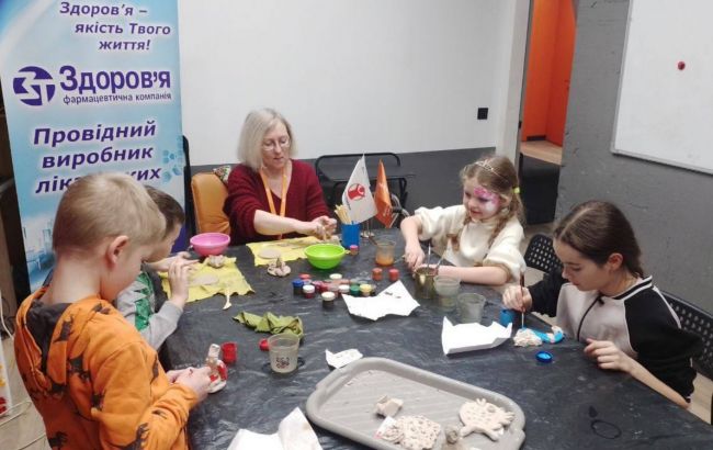 Дети Харькова продолжают посещать занятия по арттерапии при поддержке фармкомпании "Здоровье"