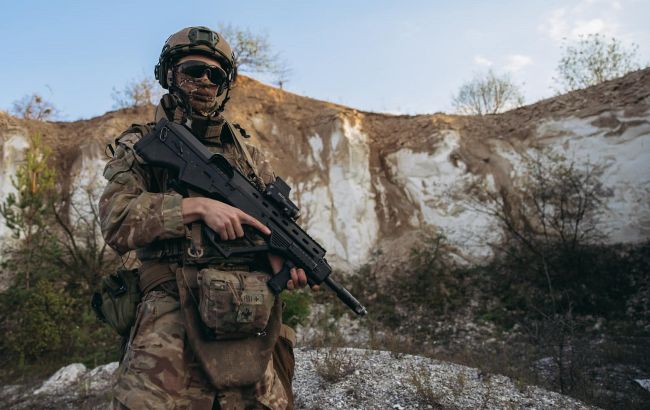 Бойцы Нацгвардии сожгли большой полевой склад боеприпасов оккупантов (видео)