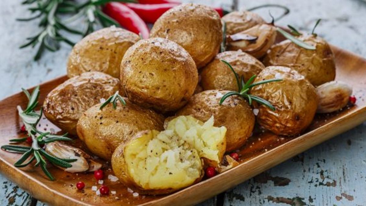 Запеченный картофель: готовим вкусные и оригинальные блюда в духовке