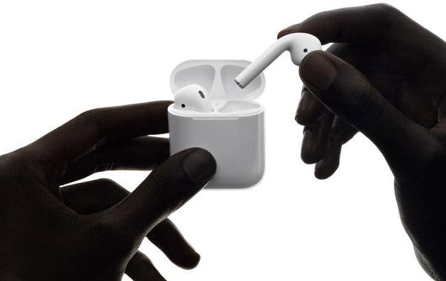 Apple предлагает платную замену наушника AirPods при его потере