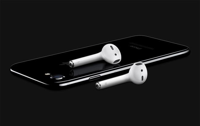 Стала известна стоимость Apple AirPods в Украине