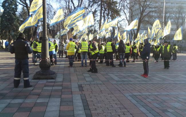 Більшість активістів пішли з-під Ради після завершення виступу Байдена