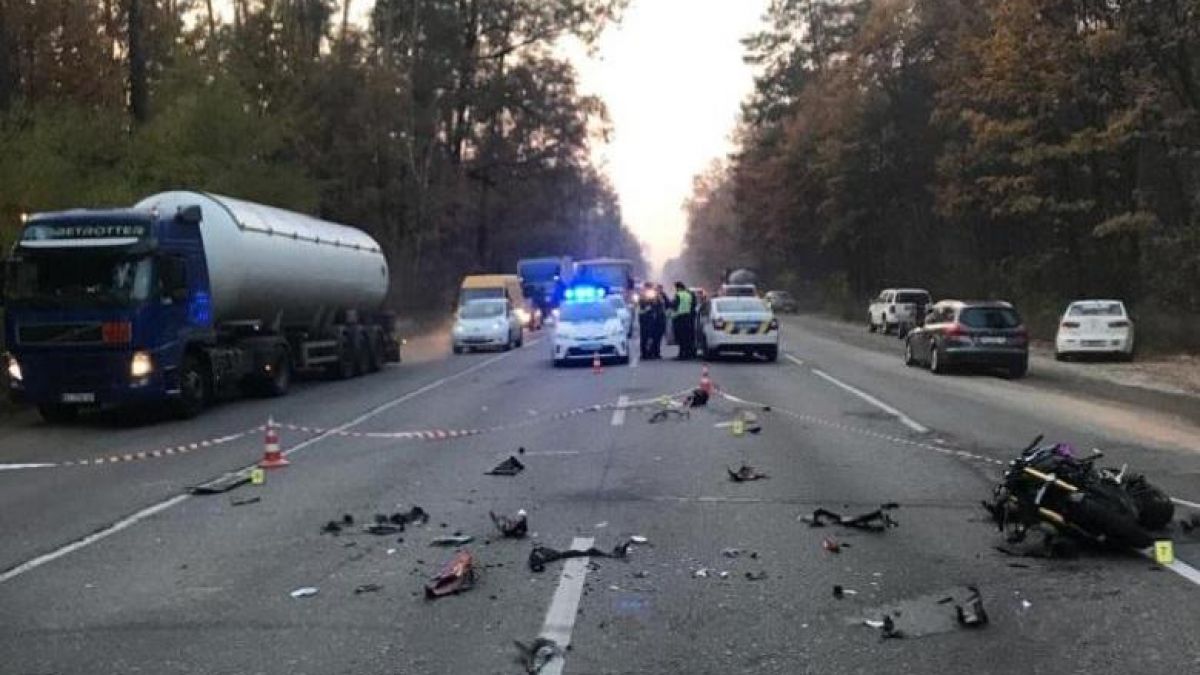 ДТП в Киеве - в аварии с машиной погибла водитель мотоцикла | РБК-Україна