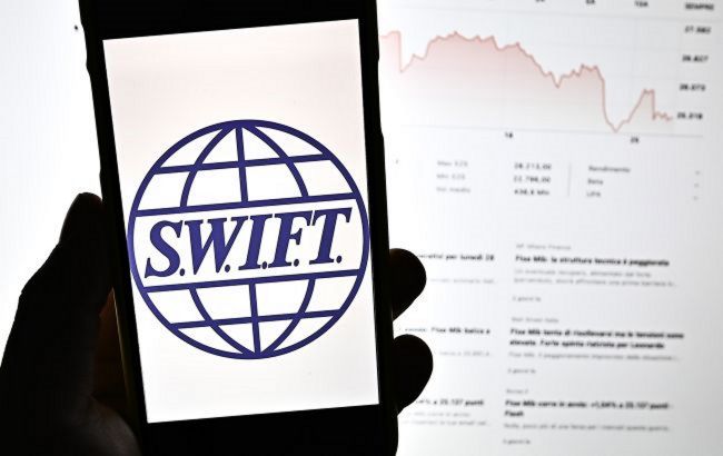 Три банки Білорусі відключили від SWIFT