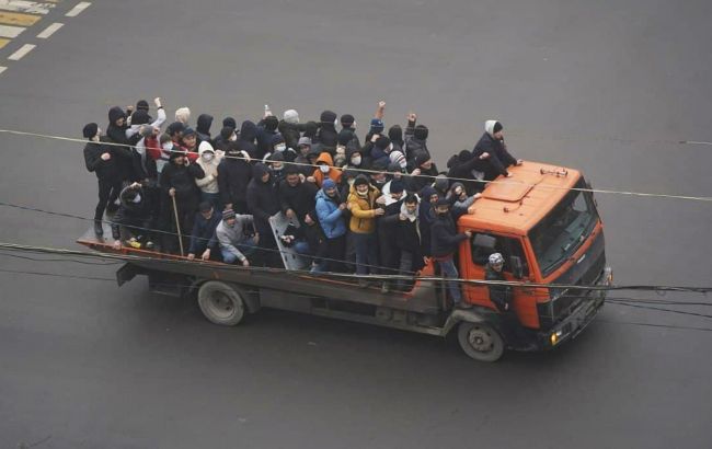 Протести в Казахстані: в Алмати за добу затримали майже 2 тисячі осіб