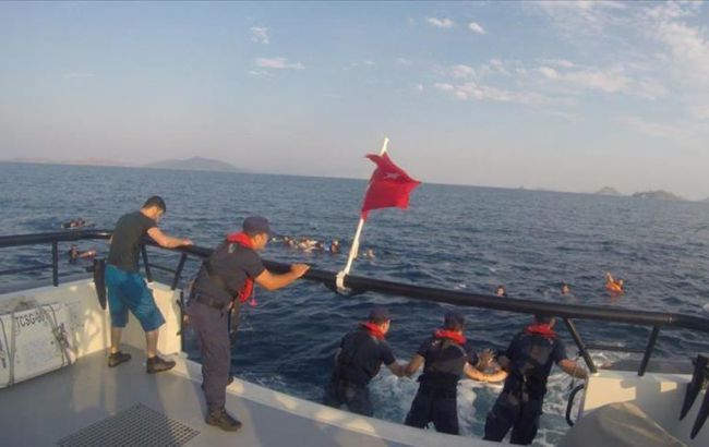 Біля берегів Туреччини затонуло судно з нелегалами