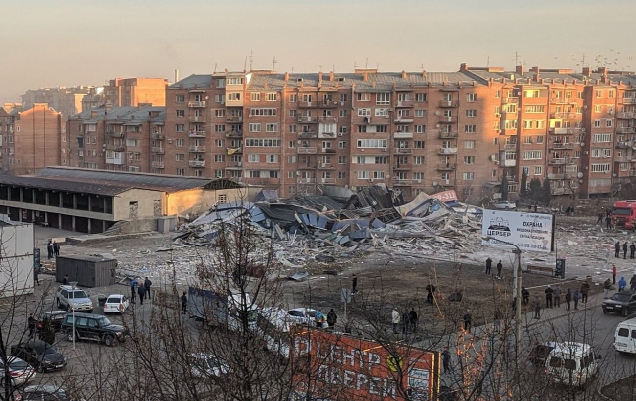 Взорвали казарму. Гагкаева Владикавказ. Улица Гагкаева во Владикавказе. Обрушение зданий.