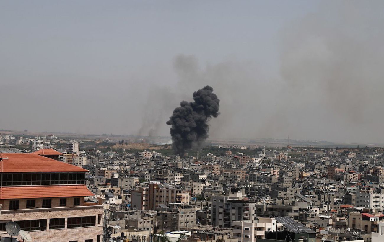 “Israel Attacks Gaza Strip in Response to Recent Rocket Attack – Latest News and Updates”