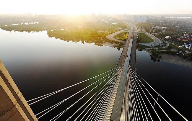 У Києві на Південному мосту до вересня обмежать рух транспорту