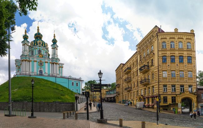 Спад на треть. Стало известно, сколько туризм Украины недополучил из-за войны