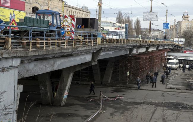 У Києві почався демонтаж Шулявського шляхопроводу