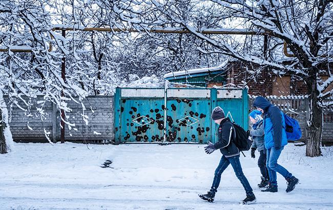 "Картонные дурилки": в сети показали, как детям "ДНР" прививают "патриотизм"