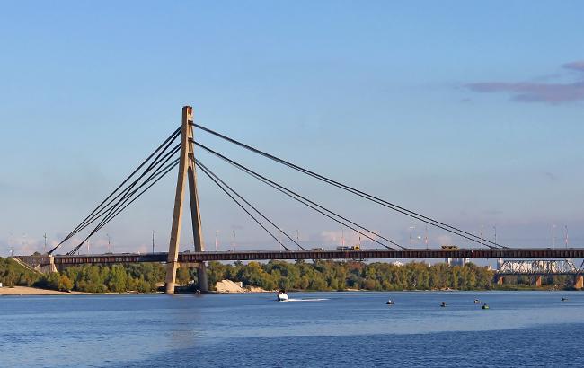 Майже супермен: коп втримав авто від падіння з моста