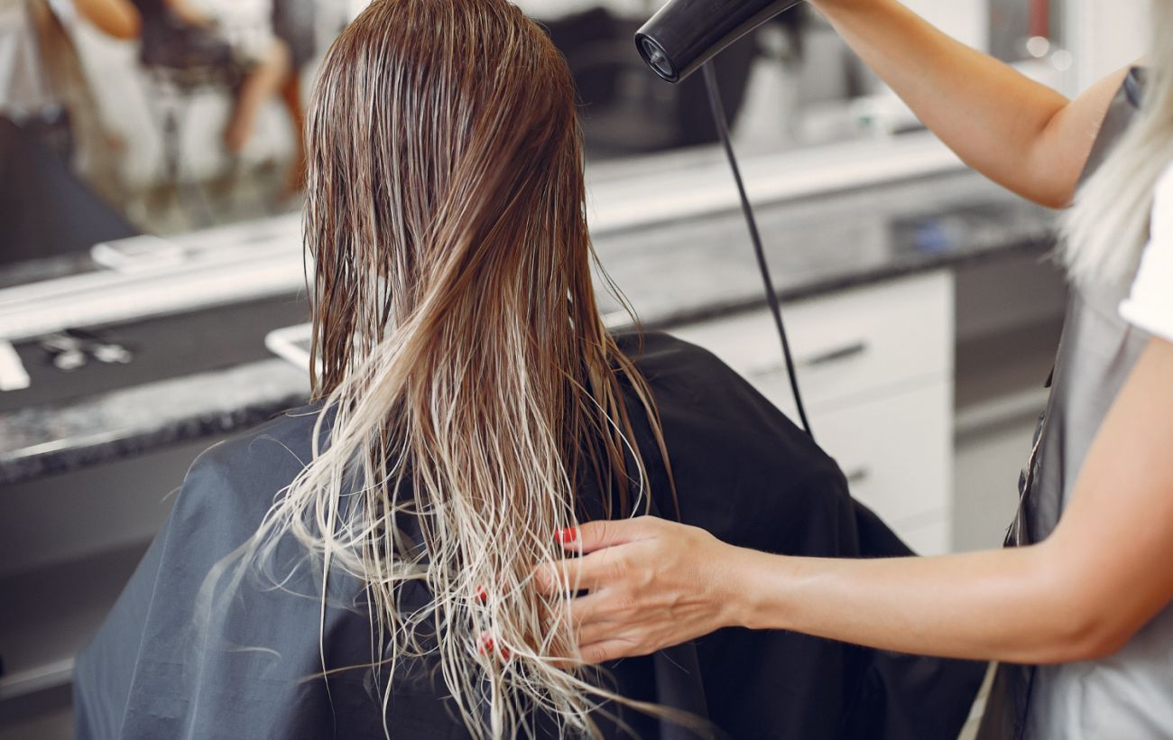 5 привычек, опасных для влажных волос | РБК Стиль