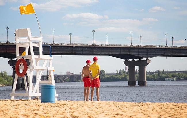 Стало известно, на каких пляжах в Киеве можно купаться