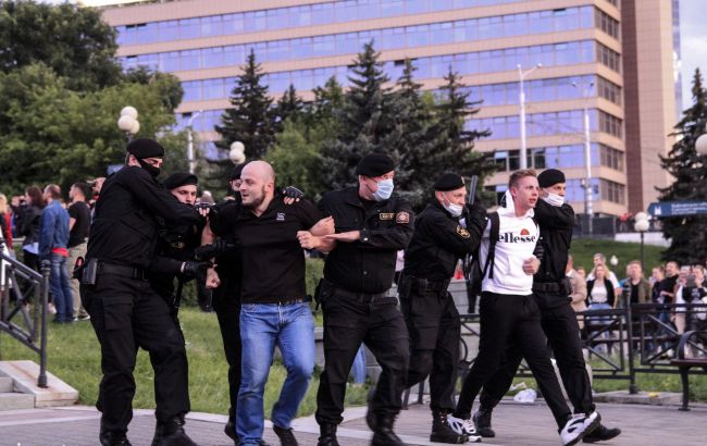 Перед черговими протестами в Мінську стягують спецтехніку