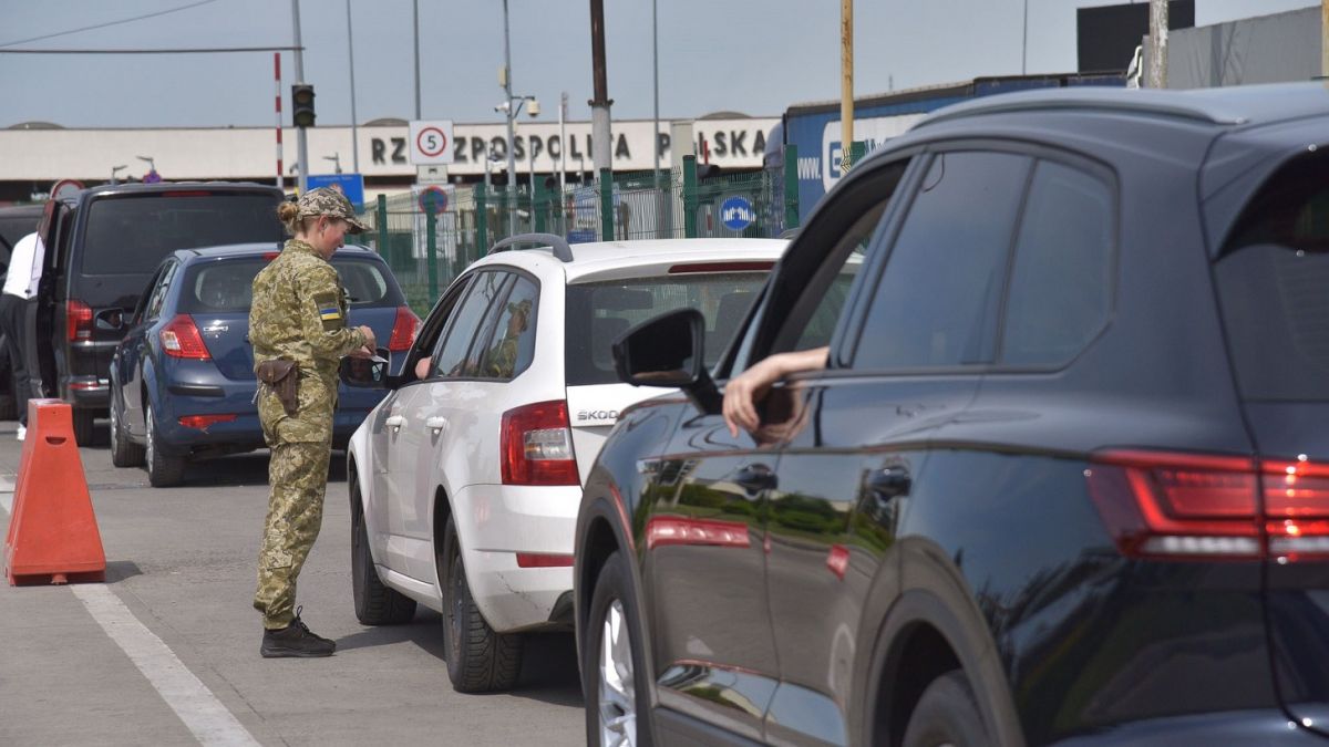 Какие вещи запрещено везти из Украины за границу – таможенные правила | РБК  Украина