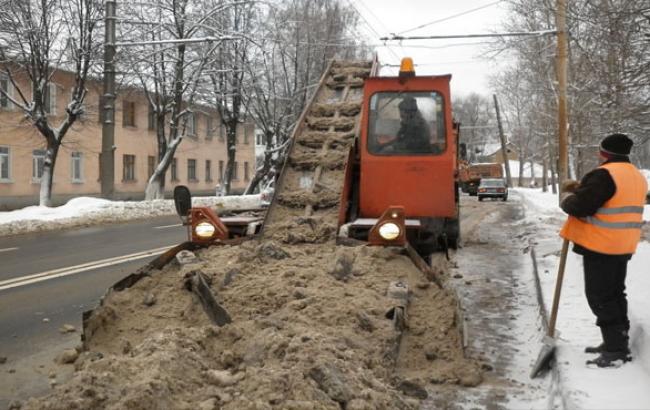 "Ніякої хімії": у Києві розповіли, чим будуть обробляти дороги взимку